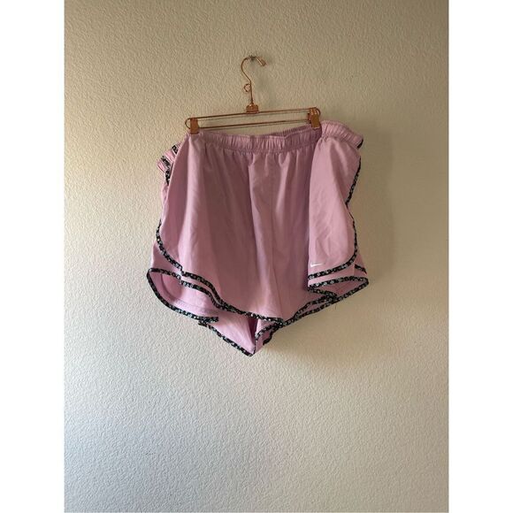 Nike women’s pink floral trim running‎ shorts size 3x - Picture 2 of 6